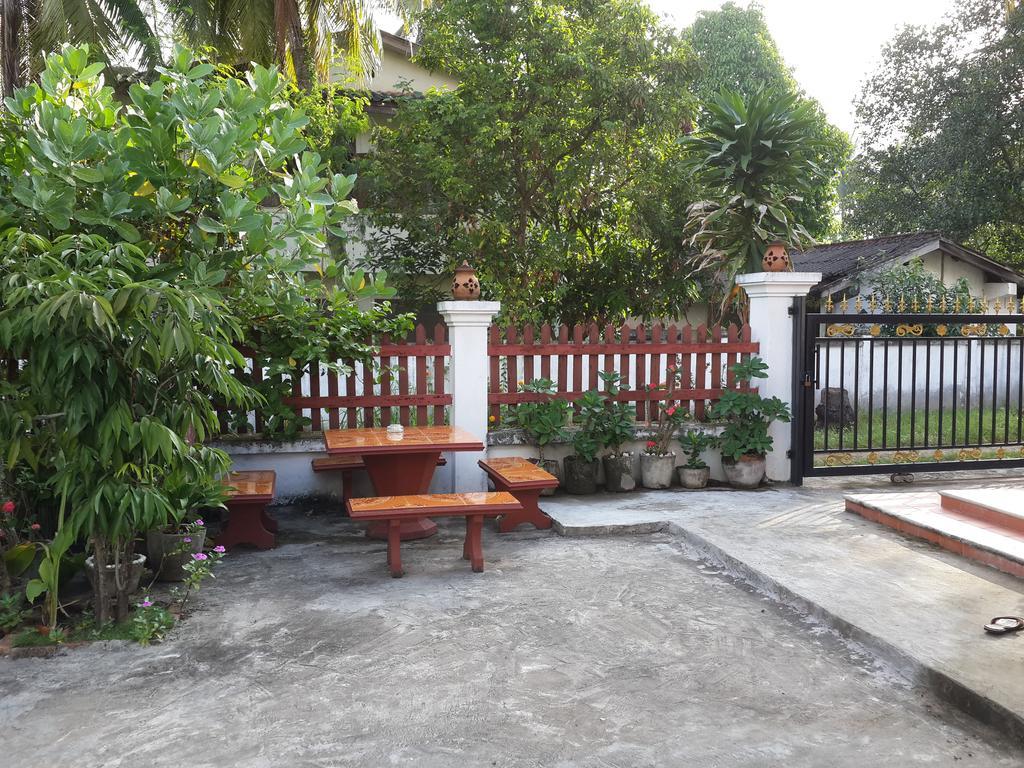 A Tee Guesthouse Luang Prabang Bagian luar foto