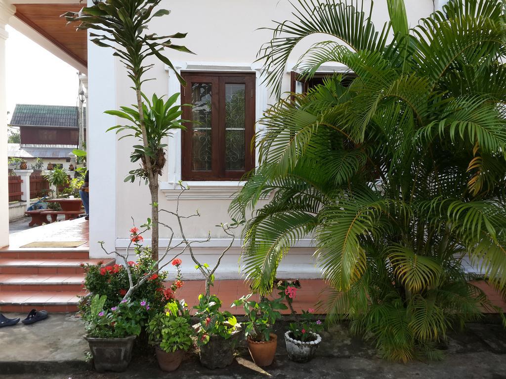 A Tee Guesthouse Luang Prabang Bagian luar foto