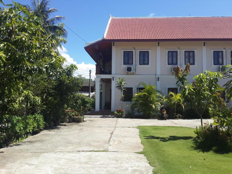 A Tee Guesthouse Luang Prabang Bagian luar foto