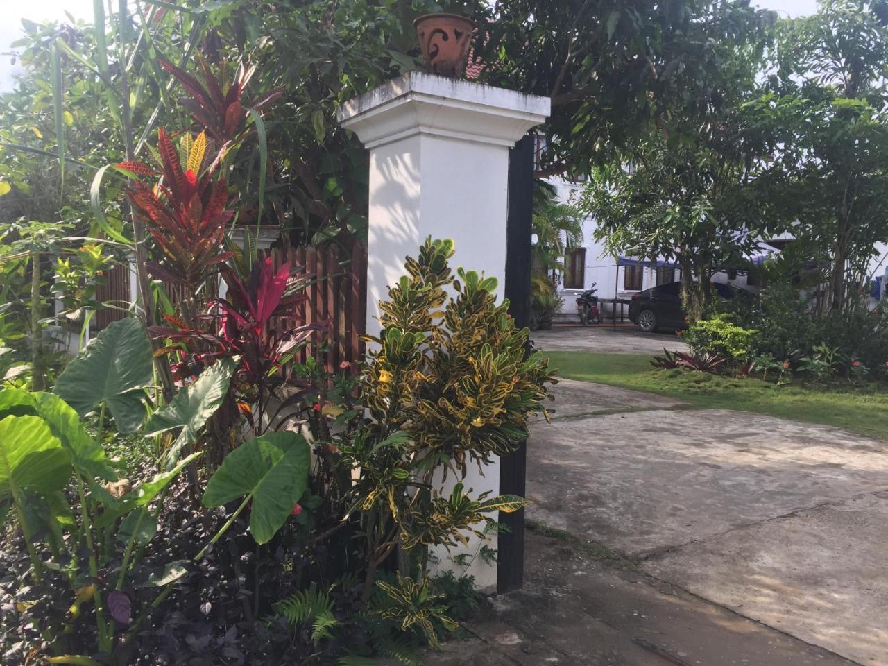A Tee Guesthouse Luang Prabang Bagian luar foto